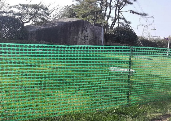 Chraňte svá kuřata pomocí plastové sítě na drůbež